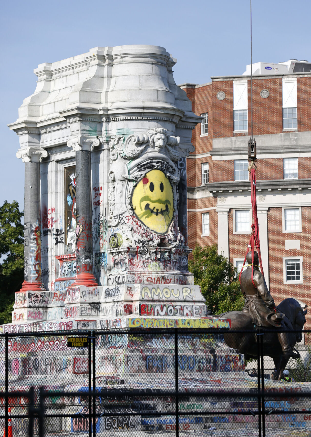Robert E. Lee statue